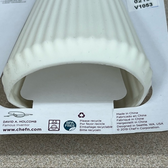 Chef'n GarlicCone Garlic Peeler - Picture 9 of 14